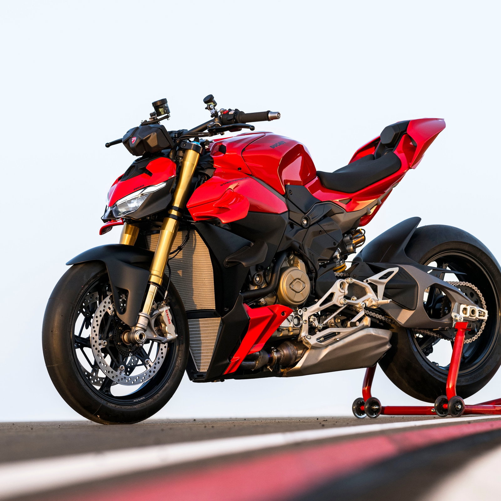 Ducati Streetfighter V4 S - front